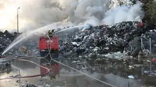 Przedłuża się akcja gaśnicza w Zelowie.