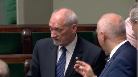 Minister obrony obroniony