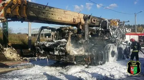 Luboń: Dźwig w ogniu. "W trakcie jazdy zaczął się dymić"