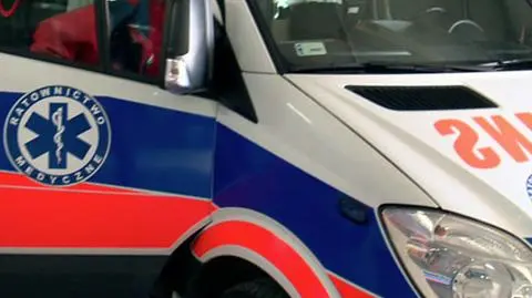 Karetka zderzyła się z busem. Ranna sanitariuszka