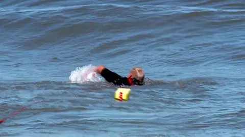 "Jak nie umiemy, to nie udzielajmy pomocy. Woda jest nieobliczalna"