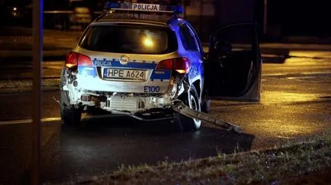 Gorzów Wlkp.: Policjanci jechali na interwencję, zderzyli się ze skodą