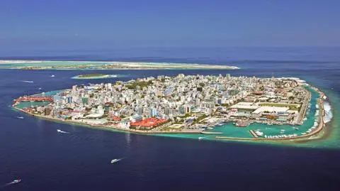 Zgwałcona przez ojczyma 15-latka dostanie 100 batów