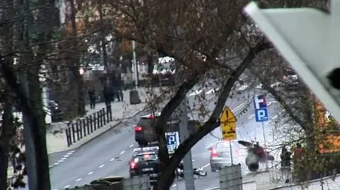 Lublin. Położył motocykl na jezdni. Znak i kosz uchronił pieszych
