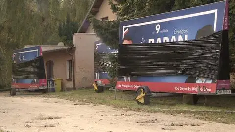 Gdynia: straż miejska usuwa mobilne banery wyborcze PiS