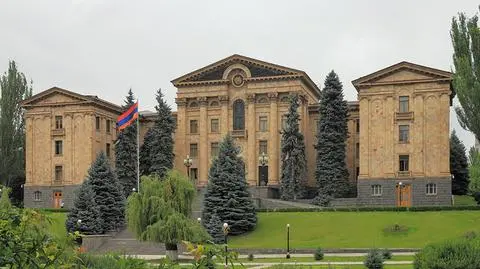 Armenia. Przedterminowe wybory po rozwiązaniu parlamentu
