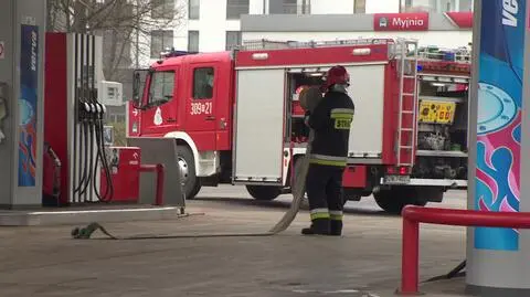 Gaz ulatniał się na stacji. Utrudnienia dla kierowców