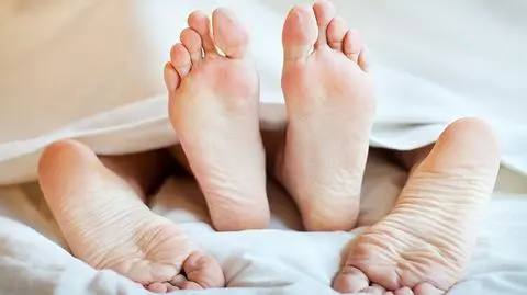 Zastał żonę w łóżku z innym. Urwał mu jądro