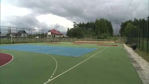 Z boiska nie można korzystać, ponieważ znajduje się pod linią wysokiego napięcia
