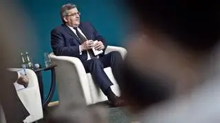12.03 | Nie ma co się łudzić, są różne punkty widzenia na przyszłość relacji z Białorusią w różnych krajach, ale póki co udaje się utrzymywać zasadę "jeden za wszystkich, wszyscy za jednego" - mówił na spotkaniu ze studentami w Lublinie prezydent Bronisław Komorowski, zaznaczając że takie wydarzenia jak wydalenie ambasadorów z Mińska to krok, który może przyspieszyć drogę do stworzenia wspólnej polityki zagranicznej Unii. (TVN24)
