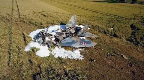 Czym grozi brak modernizacji armii? Materiał magazynu "Czarno na białym"