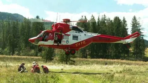 Na miejsce docierają kolejni ratownicy