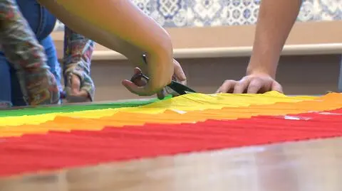 Nie wszystkim podoba się Tęczowy Piątek (wideo archiwalne dotyczące ubiegłorocznej akcji)