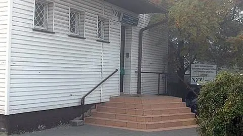 Pacjent zmarł przed przychodnią. Placówka ukarana