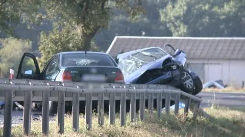 Września-Gniezno: Zderzenie na dk15. Nie żyje kierowca forda