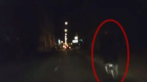 Tak (nie)widać rowerzystów po zmorku