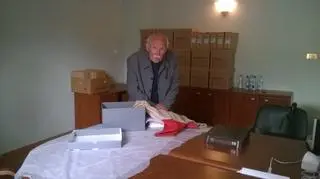Profesor przekazał wyjątkową flagę 