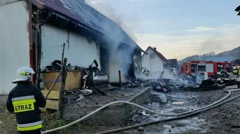 W pożarze w osadzie romskiej zginęło dziecko. Śledztwo umorzone