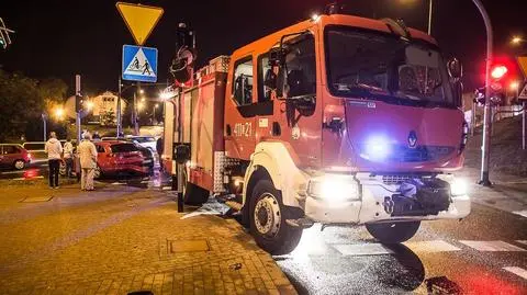 Chojnice: Zderzenie wozu strażackiego i dwóch aut osobowych