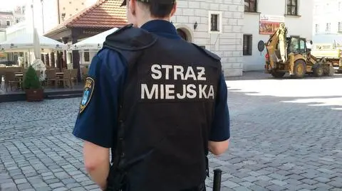 Spytaj strażnika, 
on Ci wskaże drogę