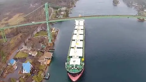 Polski masowiec utknął na mieliźnie na rzece św. Wawrzyńca