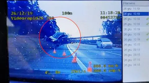 A4, Kraków. Gwałtownie hamował i uderzył w skarpę. Auto niemal rozpadło się na kawałki