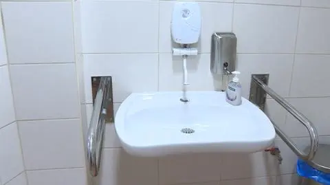 Toaleta publiczna w zielonogórskim parku otwarta tylko w określonych godzinach