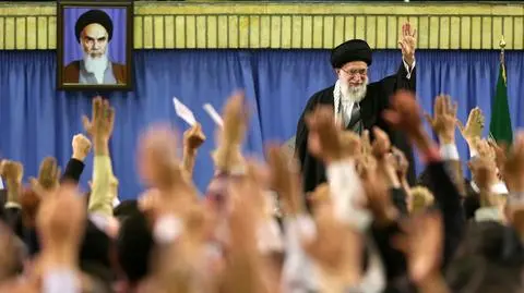 Chamenei zakazuje negocjacji z USA. "Usiłują wpłynąć na Iran"