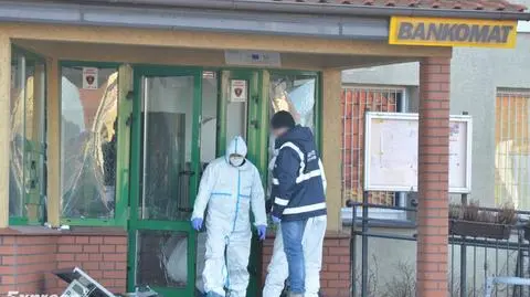 Nieznany sprawca wysadził i okradł bankomat