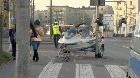 Poznań. Pieszy potrącony przez przyczepę ze skuterem wodnym