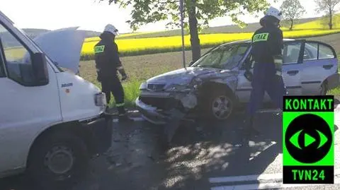 Czołowe zderzenie na prostej drodze