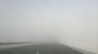 Biała ściana na A4. Mgła utrudnia jazdę