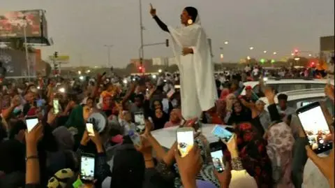Sudan. Kobieta ze zdjęcia odnaleziona. Stała się symbolem protestów