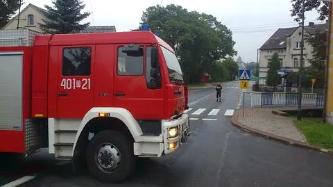 Oleista plama na drodze. Kłótnia kto ma sprzątać