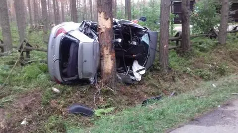 Wyprzedzała, straciła panowanie nad autem