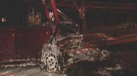 Polonez zmiażdżony pod mostem