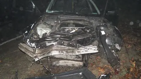 Rybnik: BMW uderzyło w drzewo. Kierowca miał 3,5 promila
