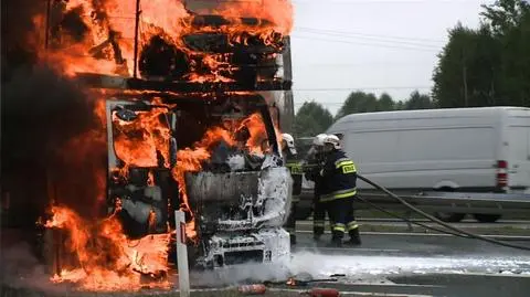 Laweta stanęła w ogniu. Spaliły się trzy BMW