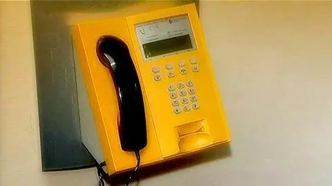 "Dowcipniś" z więzienia sparaliżował sąd