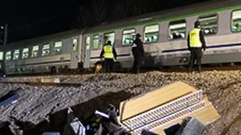 Minuta ciszy podczas przejazdu przez miejsce katastrofy