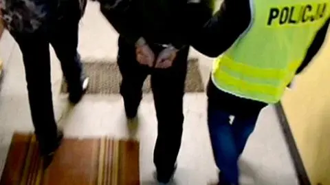 Pijani rodzice wyrzucili dzieci z domu