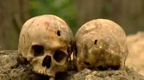 Polacy szukają ofiar NKWD, Ukraińcy się kłócą