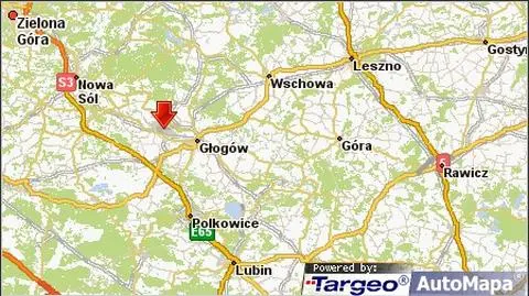 Tir wjechał w wiadukt kolejowy.
Auta i pociągi jeżdżą objazdami