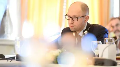 "Sami nie poradzimy sobie z tą sytuacją. Nie jesteśmy tak silni". Jaceniuk prosi o broń