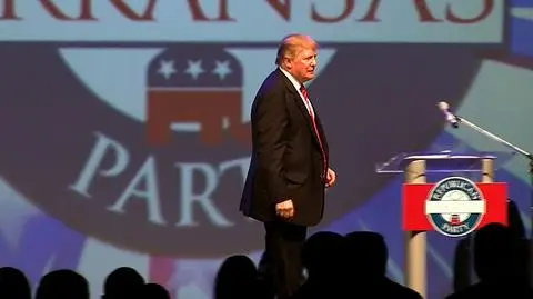 Donald Trump na fali. Seksizm mu nie przeszkadza