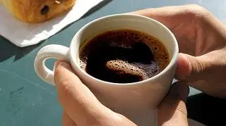 Uczniowie wsypali swojemu pedagogowi środki psychotropowe do kawy