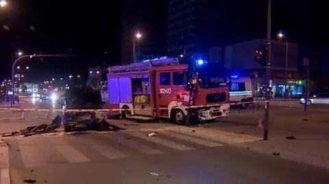 Na sygnale wjechali na "czerwonym". W wóz strażacki uderzył samochód