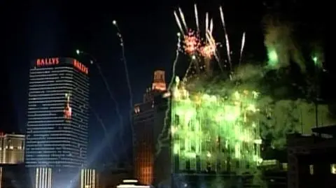 Widowiskowy pogrzeb hotelu legendy