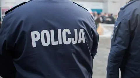Z siekierą i maczetą zdewastowali wejście do baru