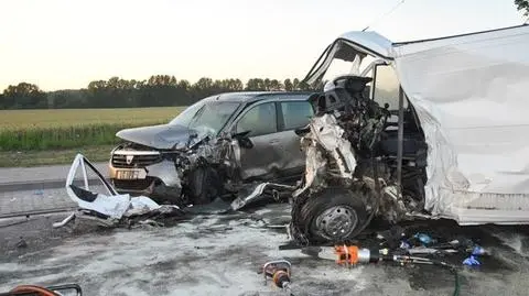 Groźny wypadek w Leźnie: 4 osoby ranne. Koniec utrudnień